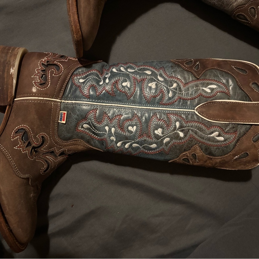Brown Embroidered Western Cowgirl Boots - Picture 5 of 6